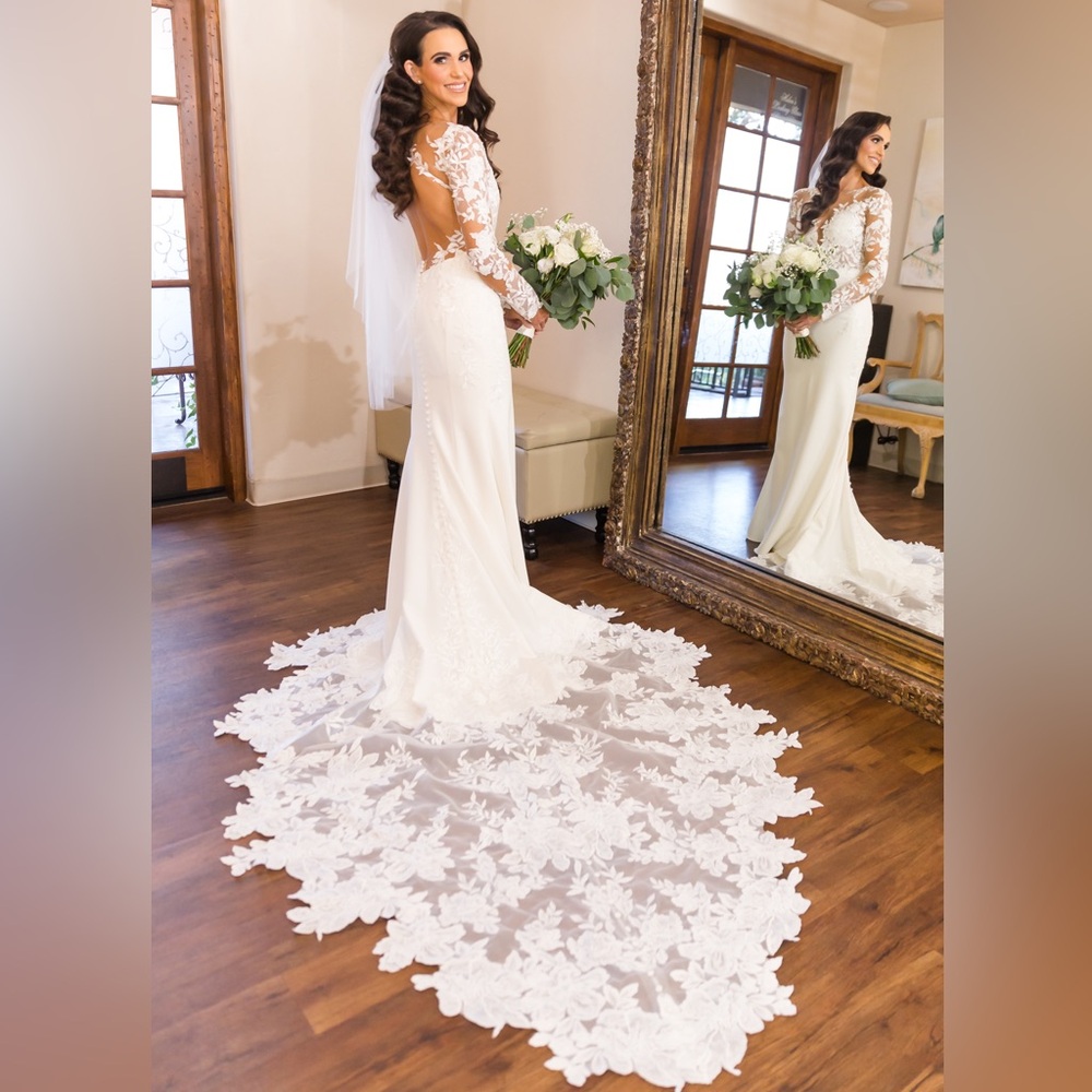 Elegant White Lace Wedding Dress